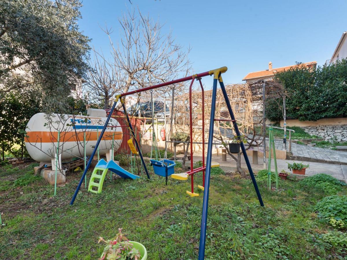 Cosy Holiday Home In Zadar With Garden Экстерьер фото